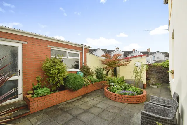 Bradford Street, Llanelli, SA15, photo 3