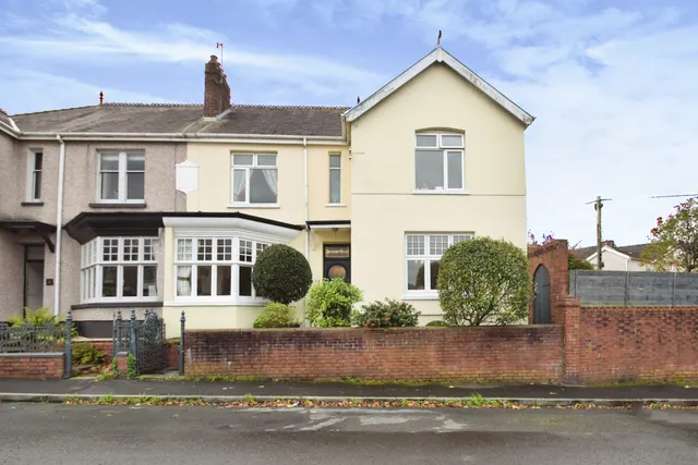 Bradford Street, Llanelli, SA15, photo 1