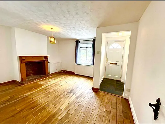 Photo 2 — Farnborough Road, Farnham, GU9 9BD