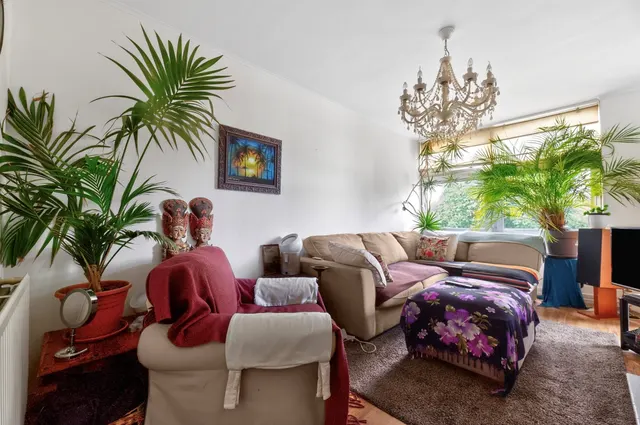 Photo 3 — Swanton Gardens, London
