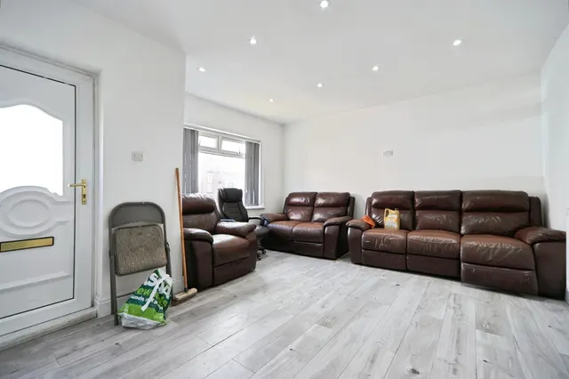 Shepherds Place, Leeds, LS8, photo 3