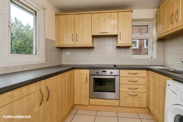 Hessian Close, Bilston, WV14, photo 2