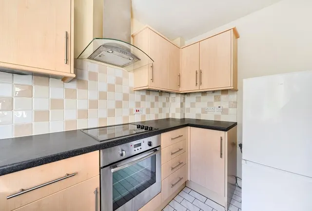 Kings Mead, South Nutfield, RH1, photo 2