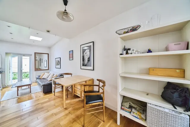 Buckingham Road, London, E15, photo 1