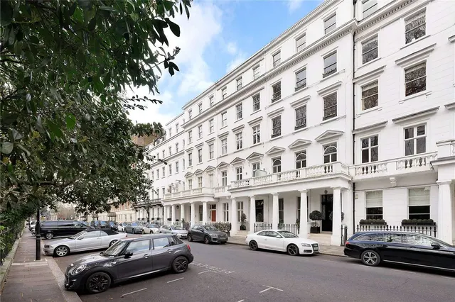 Lowndes Square, London, SW1X 9HB, photo 1
