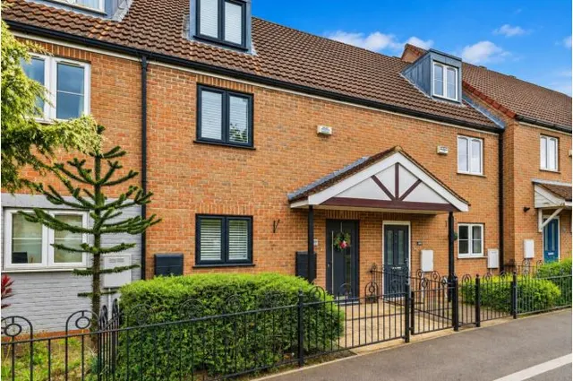 Carlton Boulevard, Lincoln, photo 1