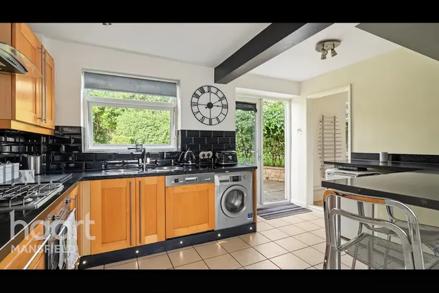 Ladybrook Lane, Mansfield, NG18, photo 2
