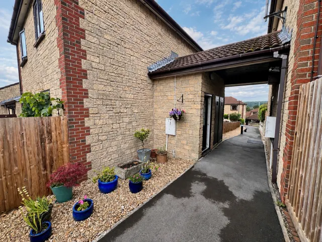 Kingshill Gardens, Nailsea, BS48, photo 1