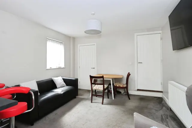 Photo 2 — Lancing Road, Sheffield, S2