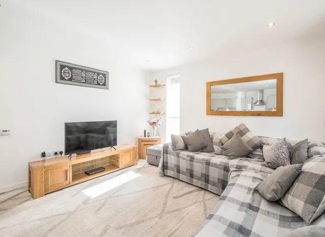 Photo 2 — Clarke Avenue, Hounslow, TW3