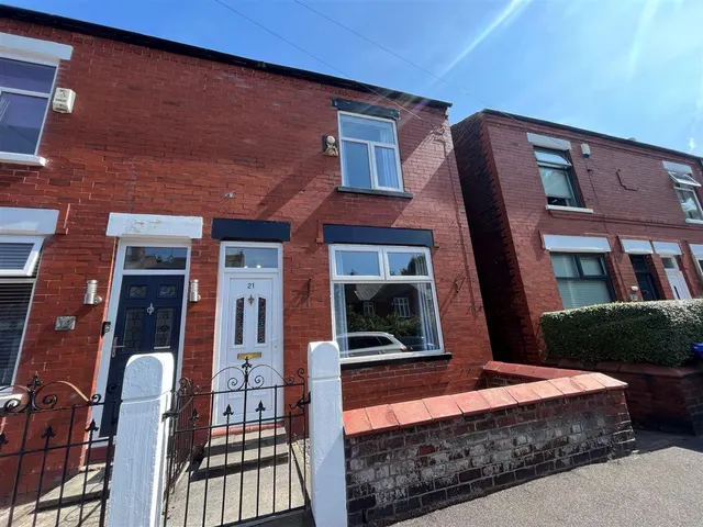 2 bedroom house, St. Saviours Road, Stockport, SK2