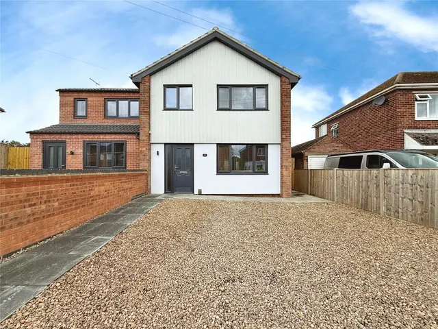 Beverley Grove, North Hykeham, Lincolnshire, LN6, photo 1
