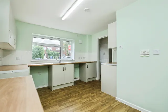Photo 2 — Dean Close, Stourbridge