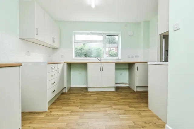 Photo 3 — Dean Close, Stourbridge