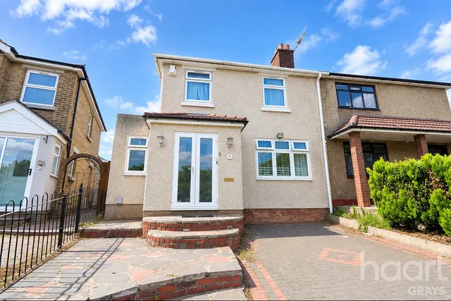 Watts Crescent, Purfleet, RM19, photo 1