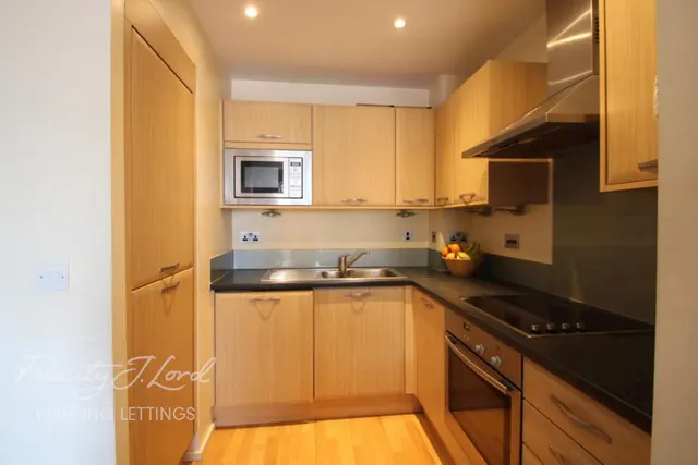Devonport Street, E1, photo 2