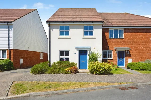 Starling Drive, Finberry, Ashford, photo 1