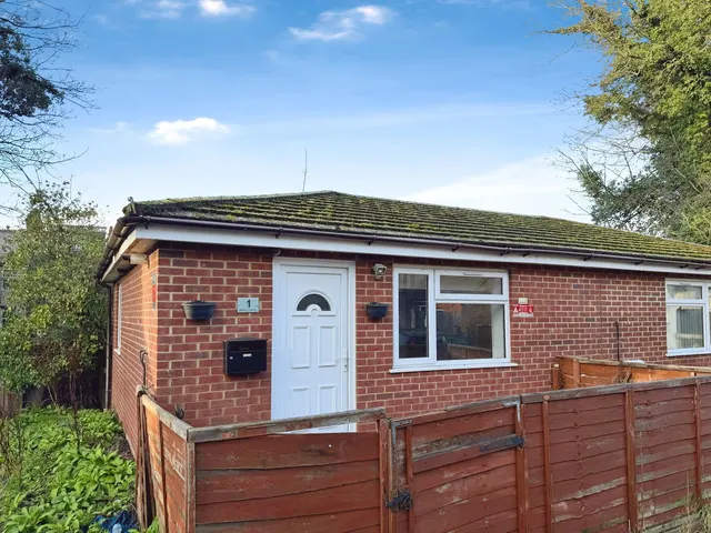 1 bedroom house — Brantwood Studios, rear of 44 Brantwood Road, Luton, LU1 1JJ