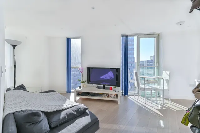 Photo 2 — Flat 151, Pinnacle Apartments, 11 Saffron Central Square, Croydon