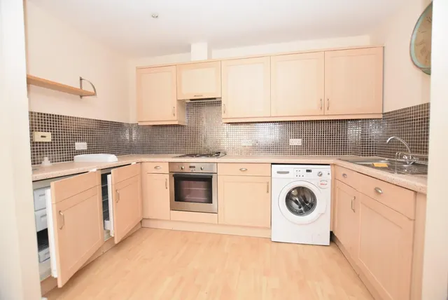 Camlough Walk, Chesterfield, S41, photo 2
