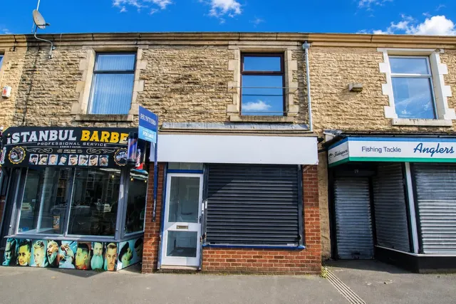 Blackburn Road, Darwen, photo 1