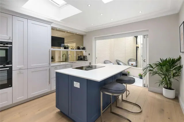 Photo 2 — Graham Terrace, London, SW1W 8HN