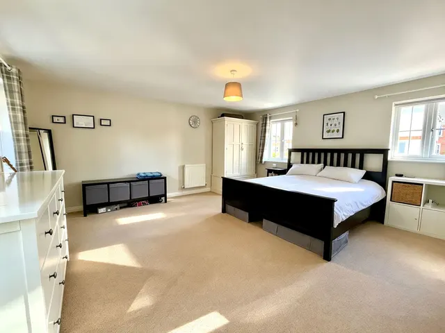 Endeavour Road, Swindon, SN3, photo 1