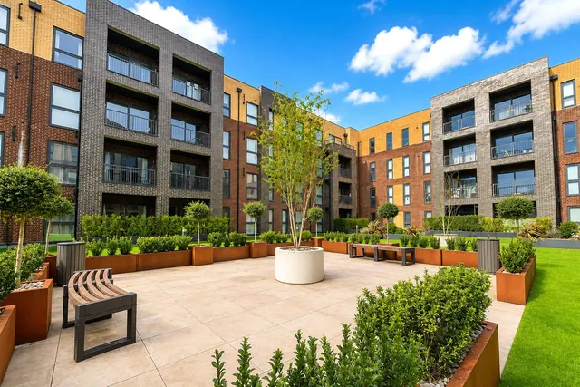 Moorfield Place, Farnborough, Hampshire, GU14 7JD, photo 1