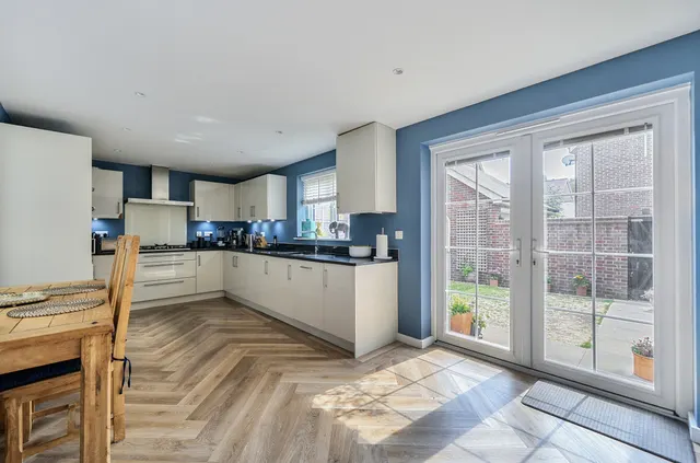 Photo 2 — Buchanan Way, Binfield, Bracknell, Berkshire, RG42 4FE