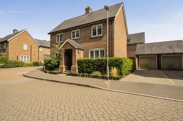 Buchanan Way, Binfield, Bracknell, Berkshire, RG42 4FE, photo 1