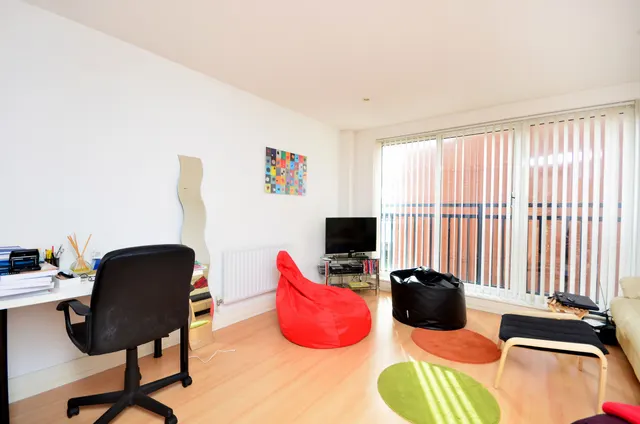 Flat 1 Westferry Point, 156 Westferry Road, London, photo 1