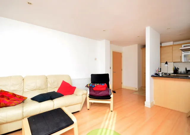 Photo 2 — Flat 1 Westferry Point, 156 Westferry Road, London