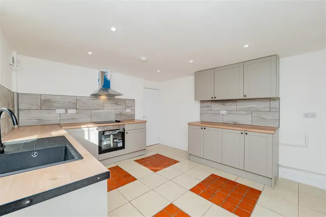 Park Place, Abertillery, NP13, photo 3