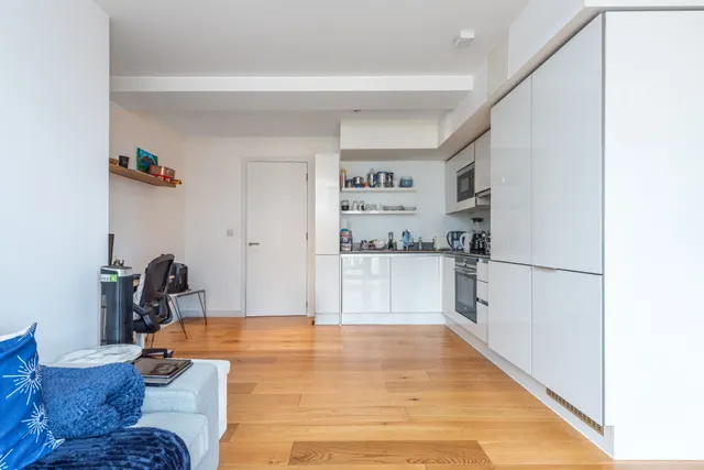 Photo 3 — Flat 3, Paulston House, 1-3 Totteridge Lane, London
