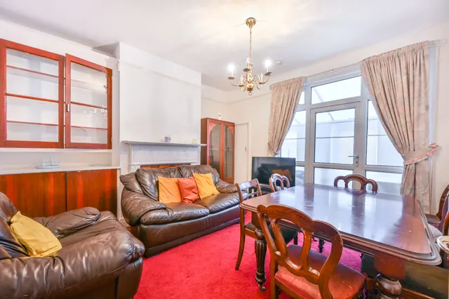 London, NW10, photo 3