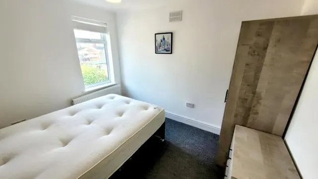 St. Saviours Road, Coalville, LE67, photo 3