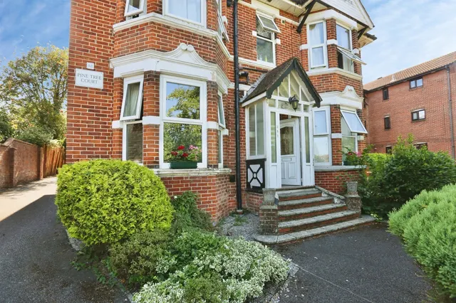 Photo 2 — Whitworth Crescent, Southampton