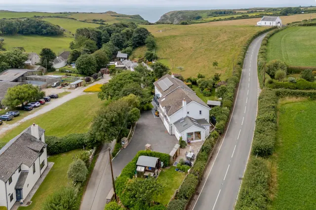 An exceptional 7-Bedroom home with flexible living and stunning Rhossili location, photo 1