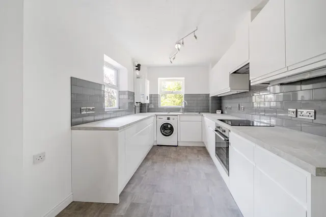 Hale Place, Farnham, GU9, photo 3