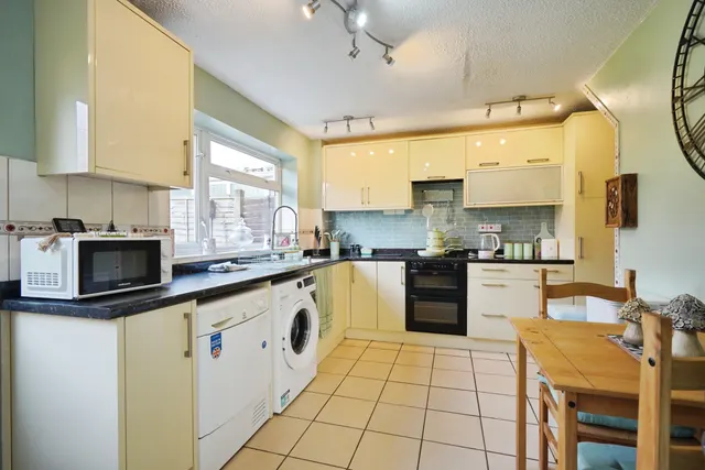 Photo 3 — Stoneydale Close, Swadlincote