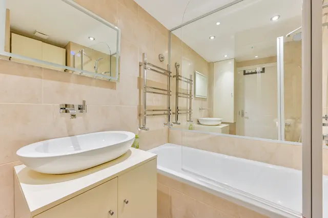 Photo 3 — Flat 23, 71-73 Upper Berkeley Street, London