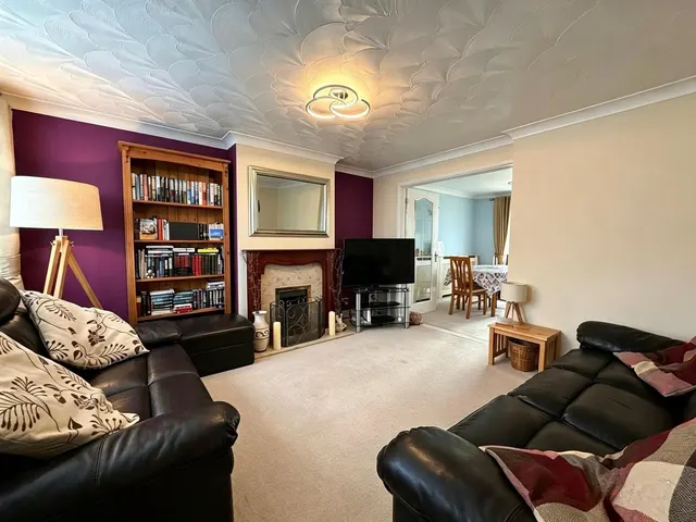 Photo 2 — Grailey Close, Swindon, Wiltshire, SN3 6DS
