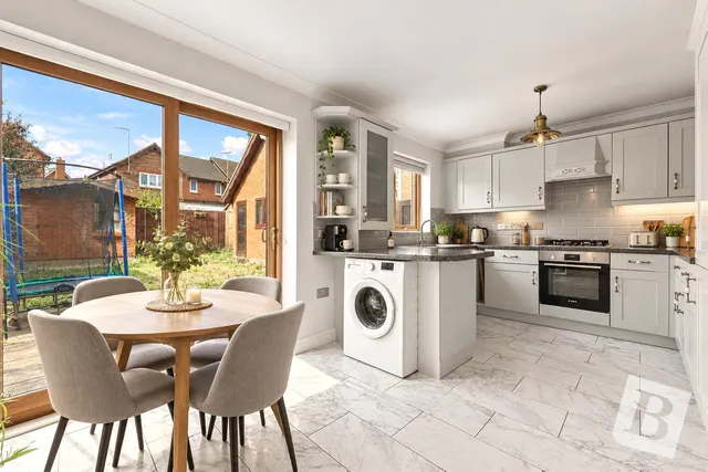 Annett Close, Wickford, SS12, photo 2