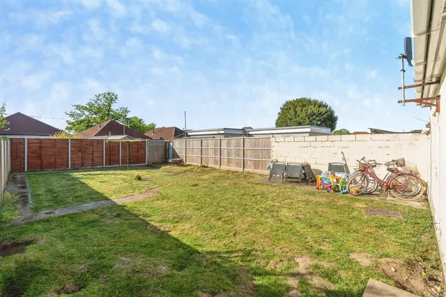 Warwick Road, Totton, SO40, photo 3