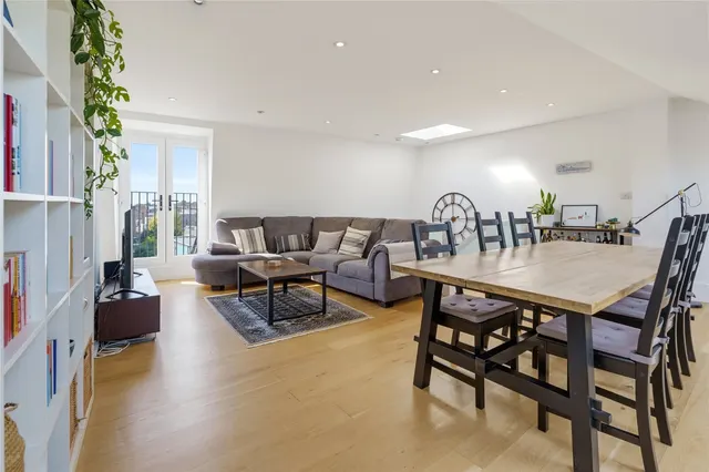 Battersea Rise, London, SW11, photo 1