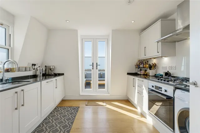 Battersea Rise, London, SW11, photo 3