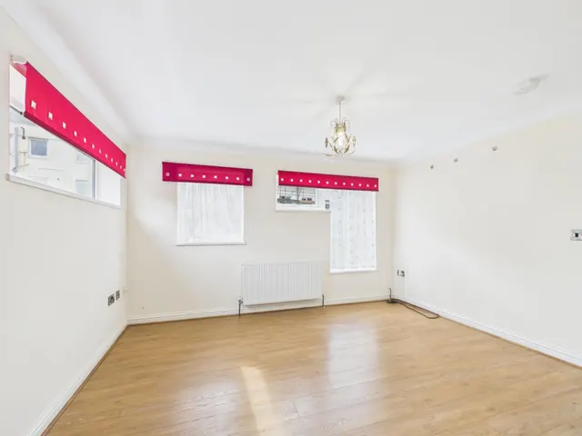 Park Lane, Cosham, PO6, photo 3