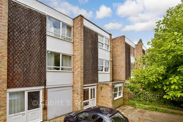 North Parade, Horsham, RH12, photo 1