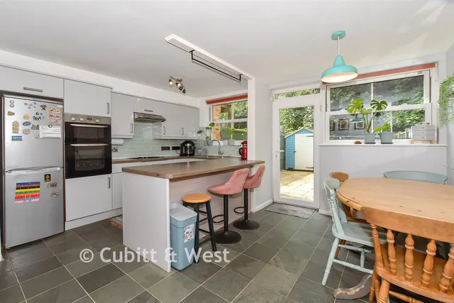 North Parade, Horsham, RH12, photo 3