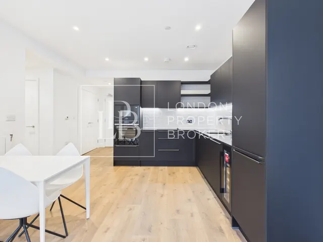 Langham Grove, London, SE28, photo 1
